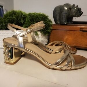 Le Chateau Gold Strappy Heels Size 7.5 Gorgeous Comfortable